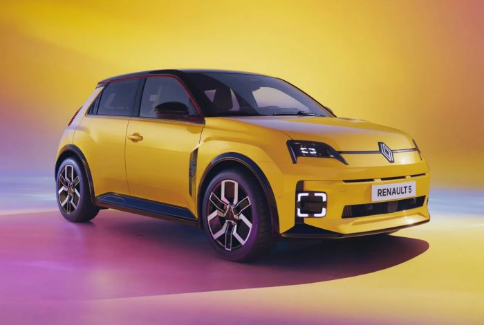 The Renault 5 is returning in early 2025